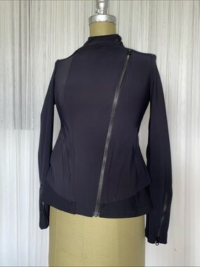 Lululemon Bust a Move Women's Black Asymmetric Zip Jacket Size 8